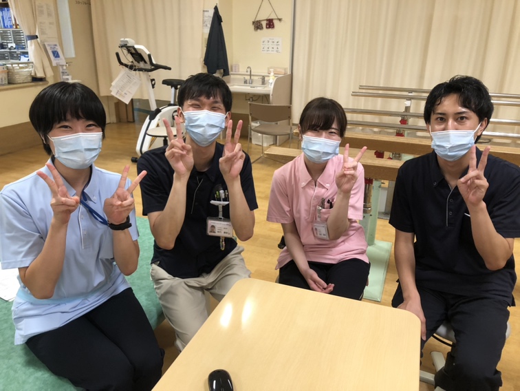 理学療法士が集合している写真