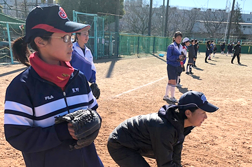 ２．ゴロ捕球の指導（髙原　侑里選手）